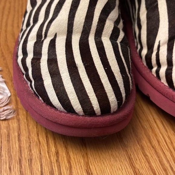 Ugg boots  zebra  striped Excellent condition no wear size 6 - Picture 3 of 7